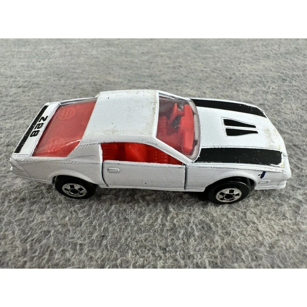 ROAD CHAMPS Classic Sports Die Cast Camaro White Car T5